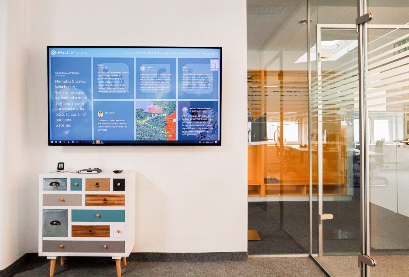 Transforming the First Impression: Why Every Modern Business Needs AI Welcome Videos in Their Lobby